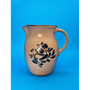 Vintage Pfaltzgraff Folk Art 32oz Pitcher Brown Stoneware Cobalt Blue design USA